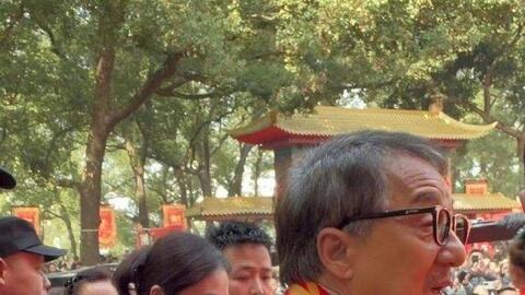 Thành Long trông già nua