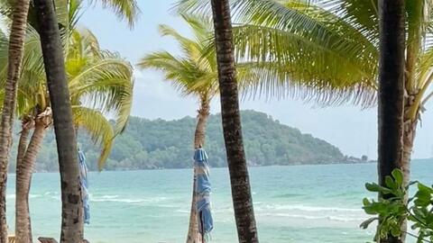 "Nữ thần Kpop" UEE bất ngờ xả ảnh ở Phú Quốc, diện bikini thả dáng nuột nà nhận chục ngàn like