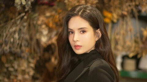 Nữ nghệ sĩ trẻ nhất vừa được phong tặng NSND nói về cụm từ "không chồng, không con" ở tuổi 42