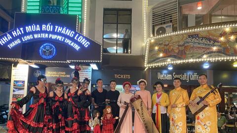 Biểu diễn nghệ thuật tại phố đi bộ dịp cuối tuần