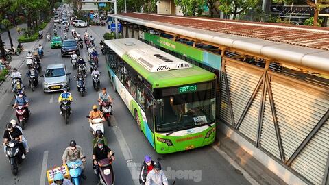 Tuyến buýt nhanh BRT hoạt động ra sao trước khi được Hà Nội đề xuất thay bằng đường sắt đô thị?
