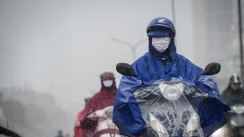 Hà Nội sắp có mưa to, có thể xảy ra dông lốc, sét và gió giật mạnh