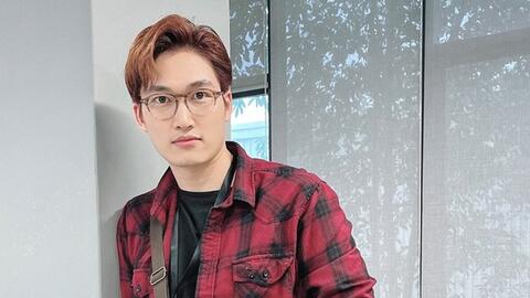 Đình Tú và mỹ nhân VFC "đánh lẻ" du lịch, đã chịu công khai tình cảm sau khi lộ hint hẹn hò?