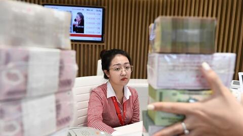 Techcombank, SHB và nhiều ngân hàng vừa tăng mạnh lãi suất tiết kiệm