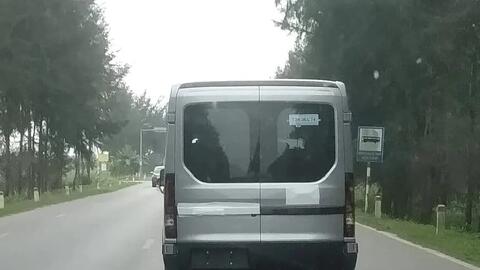 Ford Transit 2024 chốt lịch ra mắt đầu tháng sau: 2 phiên bản, có cả số tự động, giá đồn đoán chưa đến 1 tỷ đồng