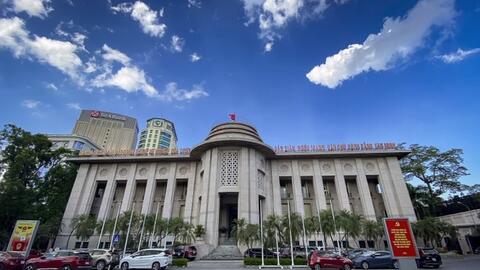 ‘NHNN đã bán 4,1 tỷ USD để kiềm chế đà mất giá của tiền đồng’