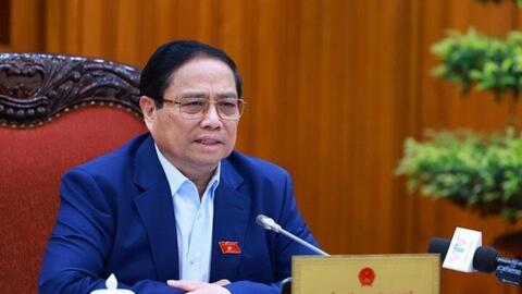 Thủ tướng: Tránh tăng giá điện và giá xăng cùng lúc