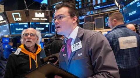 S&P 500 và Nasdaq Composite lại lập kỷ lục mới, chờ quyết định lãi suất của Fed