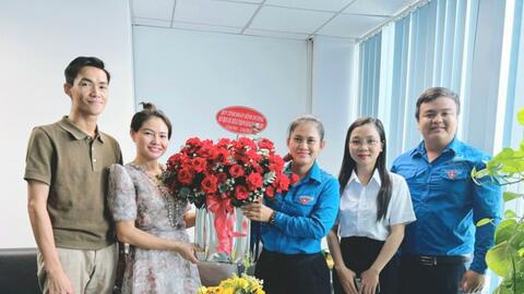 Bí thư Tỉnh đoàn Bình Dương thăm, chúc mừng báo Tuổi trẻ Thủ đô
