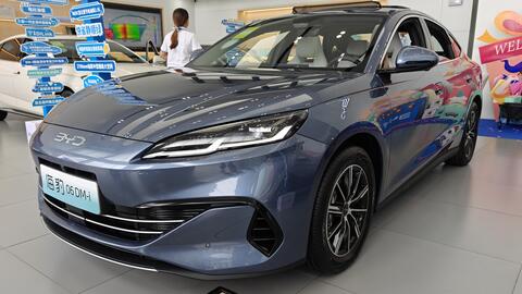 Mẫu xe đầy bình đi 2.100km, ngang tầm Camry nhưng giá chỉ 350 triệu đồng