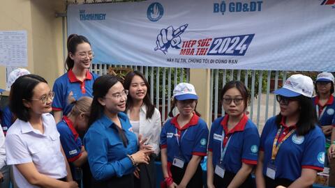 Bí thư Trương ương Đoàn thăm đội hình Tiếp sức mùa thi 2024