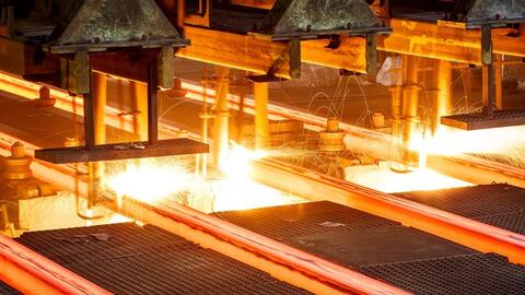 Hòa Phát, Hoa Sen, Nam Kim được hưởng lợi ra sao nếu Việt Nam áp thuế chống bán phá giá thép Trung Quốc?