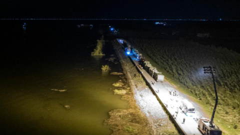 Trung Quốc nỗ lực cứu hộ vỡ đê ở tỉnh Hồ Nam