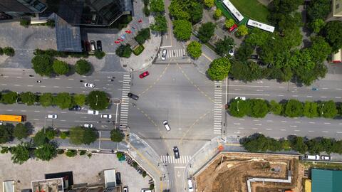 Cận cảnh nút giao thông thí điểm lắp đặt camera trên đường Phạm Văn Bạch (Hà Nội)