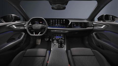 Không mua gói tùy chọn cao cấp giá 2.500 USD, chủ xe Audi A5 sẽ phải đánh đổi mảng nhựa thay vì màn hình xịn ở vị trí này
