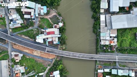 Cầu 500 tỷ nối hai huyện ở TP.HCM sắp thông xe, dân hết cảnh qua sông luỵ đò