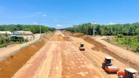 Cao tốc Vạn Ninh - Cam Lộ đặt mục tiêu cán đích trước 6 tháng