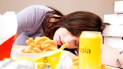 Buồn ngủ ngay sau khi ăn không đơn giản vì no, có thể 4 bệnh nguy hiểm này đang “đục khoét” cơ thể