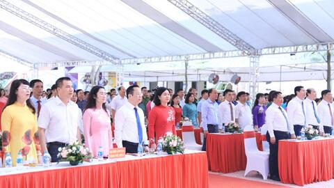 Gắn biển trường THCS Vạn Phúc kỷ niệm 70 năm Giải phóng Thủ đô