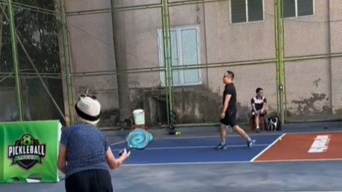 Xuất hiện cụ bà U100 ở Hà Tĩnh lăn xả trên sân chơi pickleball: Hé lộ lịch sinh hoạt "ăn đứt" Gen Z