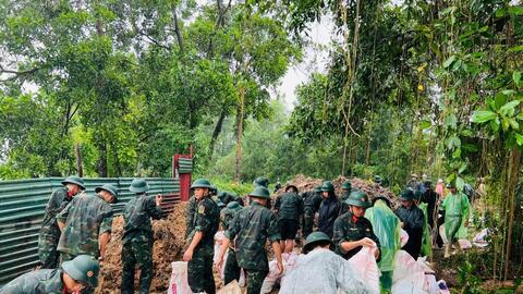 Quốc Oai di dời người dân ra khỏi vùng nguy hiểm do bão lũ