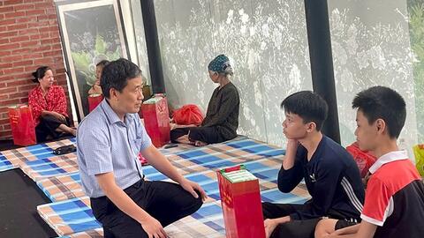 Sẻ chia trong bão lũ giúp người dân vững tâm, ấm lòng