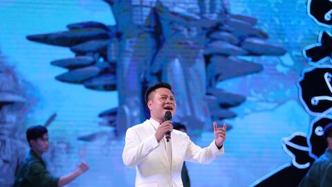 NSƯT Hoàng Tùng động viên quê hương khắc phục hậu quả cơn bão