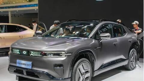 Ông trùm xe tải tại Việt Nam mở bán mẫu SUV có khả năng biến hình thành bán tải, giá bán từ 870 triệu đồng