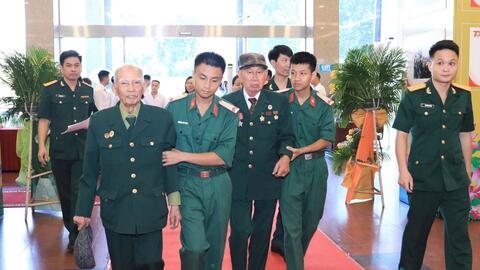 Vẹn nguyên ký ức tháng Mười lịch sử