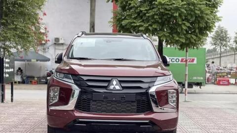 Mitsubishi Pajero Sport giảm giá mạnh tại đại lý: Bản base còn 920 triệu ngang Territory, dọn kho chờ mẫu mới ra mắt