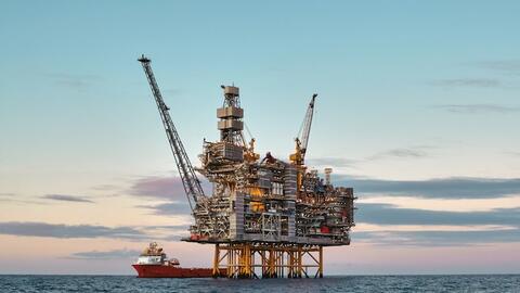 Dầu giảm gần 1% do lo ngại tăng trưởng kinh tế ở châu Âu