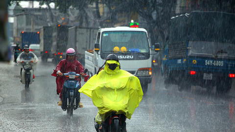 Miền Bắc trời lạnh, miền Trung tiếp tục mưa lớn diện rộng