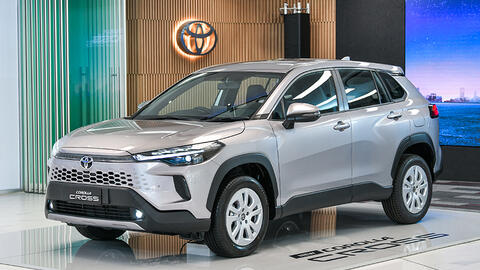 Toyota Corolla Cross hybrid đổi pin công nghệ mới giống Camry 2025, dễ về Việt Nam trong thời gian gần