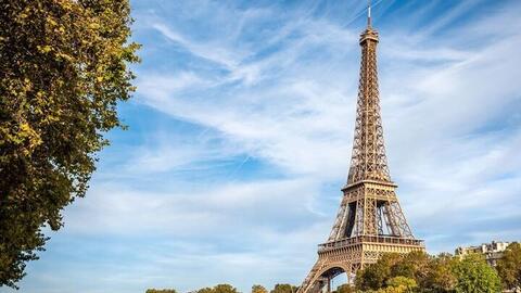 Tháp Eiffel hai lần bị kẻ siêu lừa đảo rao bán làm phế liệu