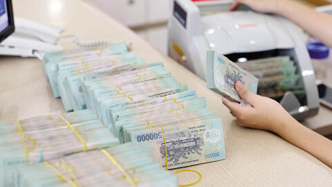 Một ngân hàng ngừng huy động tiền gửi trả lãi trước