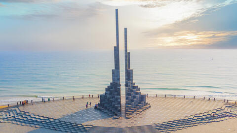 Công trình trị giá hơn 100 tỷ gồm 100 khối đá có thể phát ra âm thanh, hút hàng chục nghìn lượt check-in ở thiên đường du lịch