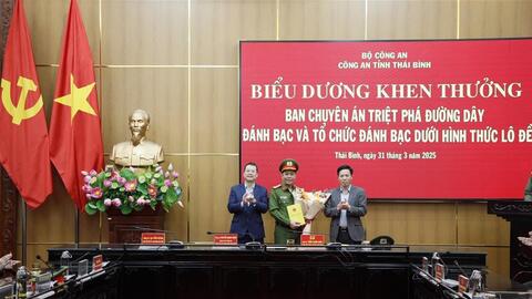 Khen thưởng ban chuyên án triệt phá đường dây đánh bạc quy mô lớn