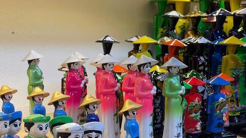 Thị trường quà tặng đang 'nóng' cùng lễ kỷ niệm 80 năm Quốc khánh 2/9