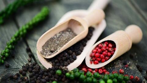 Giá hồ tiêu hôm nay bất ngờ điều chỉnh giảm