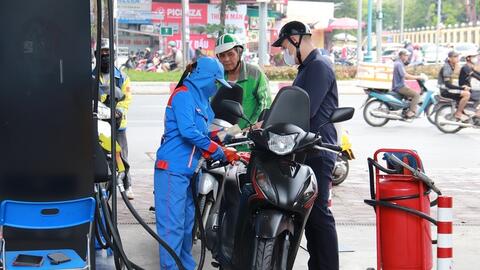 Giá xăng dầu hôm nay 19/10/2025: Sắc xanh trở lại