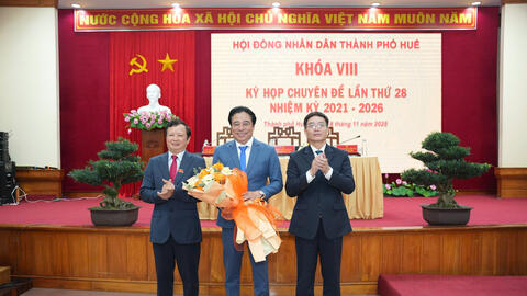 HĐND thành phố Huế bầu Chủ tịch và Phó Chủ tịch UBND thành phố