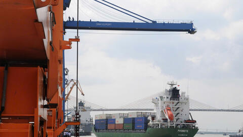 Góp ý Văn kiện Đại hội XIV của Đảng: Giải pháp đạt mục tiêu tăng trưởng 10%