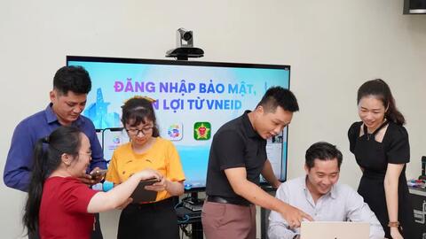 Miễn, giảm phí và thuế để khuyến khích người dân trở thành công dân số