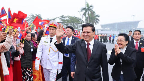 Tổng Bí thư, Chủ tịch nước Lào và Phu nhân bắt đầu thăm cấp Nhà nước tới Việt Nam