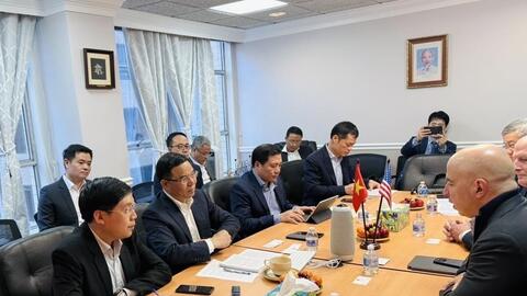 Quyền Bộ trưởng Bộ Công Thương làm việc với Tập đoàn GE về hợp tác năng lượng