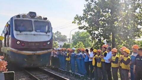 Thông tuyến đường sắt Bắc - Nam sau sự cố sà lan đâm va cầu Ghềnh