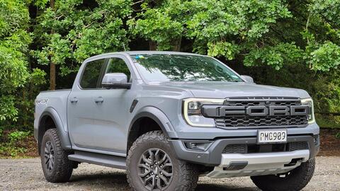 Phân khúc bán tải tiếp tục sôi động bất chấp làn sóng tranh cãi