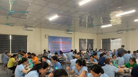 Công đoàn Công ty CP Vinatex Hồng Lĩnh phối hợp tổ chức Bữa cơm Công đoàn