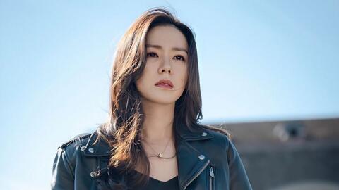 Son Ye Jin hé lộ cuộc sống đời thường gây 'bão' mạng