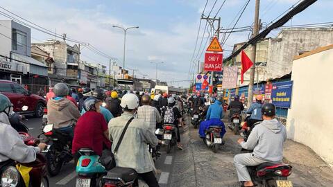 Cửa ngõ TPHCM ùn tắc ngày đi làm lại sau kỳ nghỉ lễ